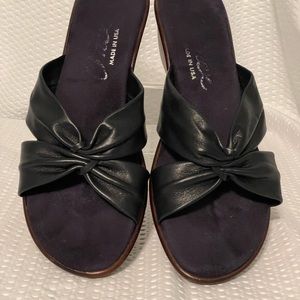 Onex Trista Navy Leather Slide Wedge Sandals, size 9M, Excellent Pre-Owned